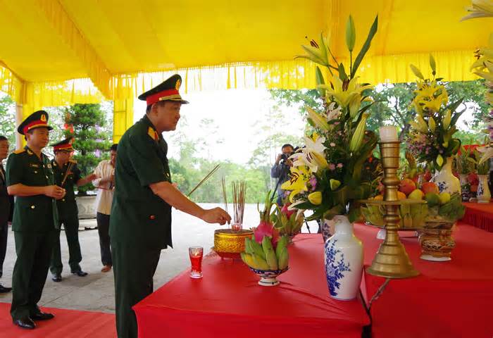 Thừa Thiên-Huế truy điệu và an táng 12 hài cốt liệt sĩ quân tình nguyện hy sinh tại Lào