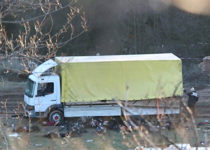 Bulgaria phát hiện xe tải có 18 thi thể trong thùng xe