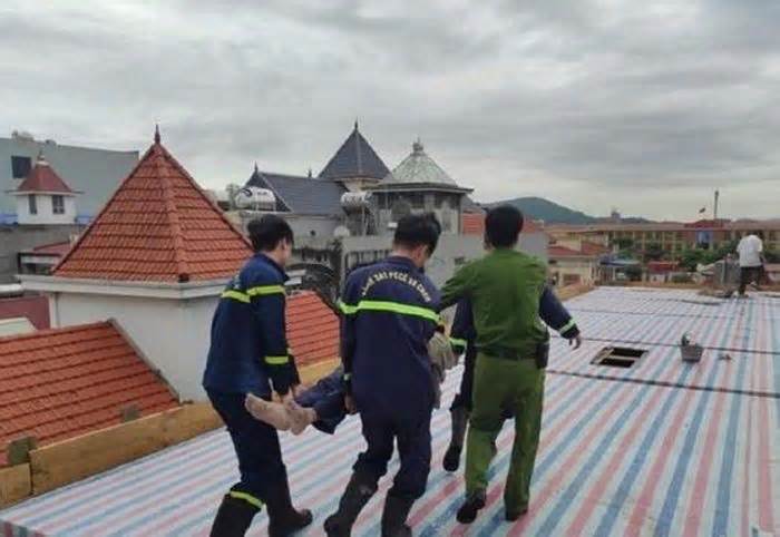 Hải Phòng: Ba công nhân thương vong khi cẩu sắt xây nhà