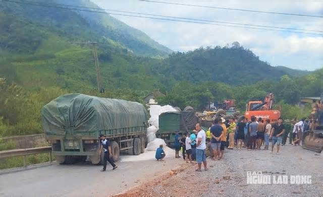 Xe đầu kéo gây tai nạn liên hoàn ở Quảng Bình, tài xế tử vong