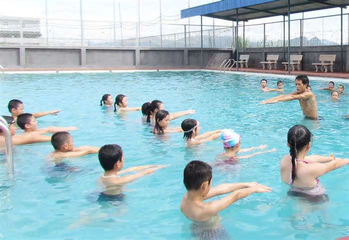 Vĩnh Phúc yêu cầu học sinh ký cam kết không đi bơi một mình