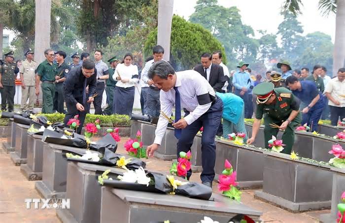 Truy điệu, an táng liệt sỹ quân tình nguyện Việt Nam hy sinh ở Campuchia