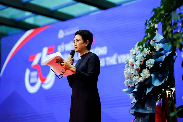 Nữ hiệu phó xúc động kể về lá đơn xin lập trường tư thục đầu tiên ở Việt Nam