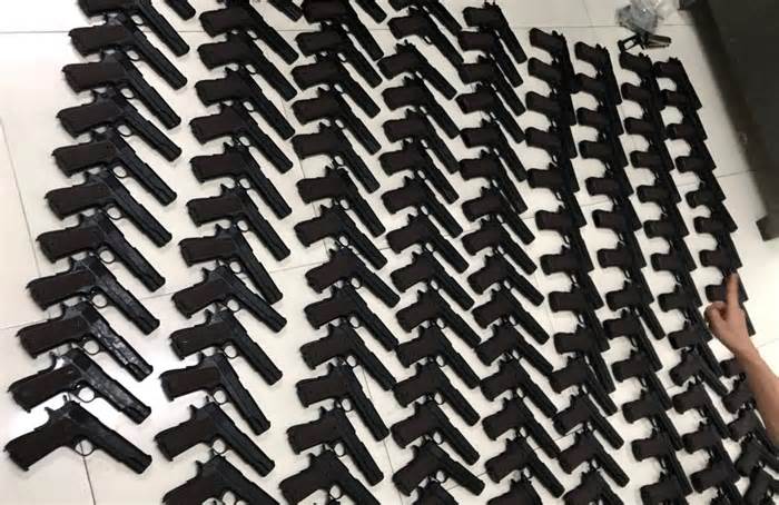 Mua bán hàng trăm khẩu súng, hàng nghìn viên đạn lĩnh hơn 80 năm tù