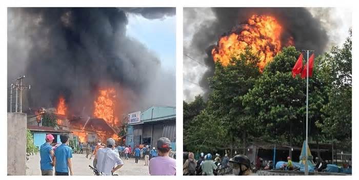 Hiện trường vụ cháy công ty gỗ khiến nhà xưởng đổ sập, thiêu rụi nhiều tài sản