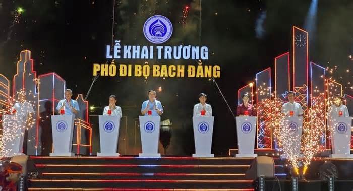 Đà Nẵng khai trương phố đi bộ Bạch Đằng