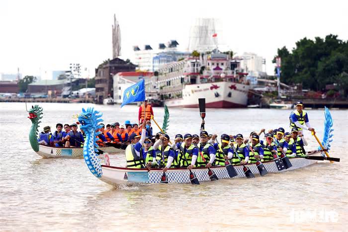 Lễ hội Sông nước: Để người dân 'chạm' vào dòng sông
