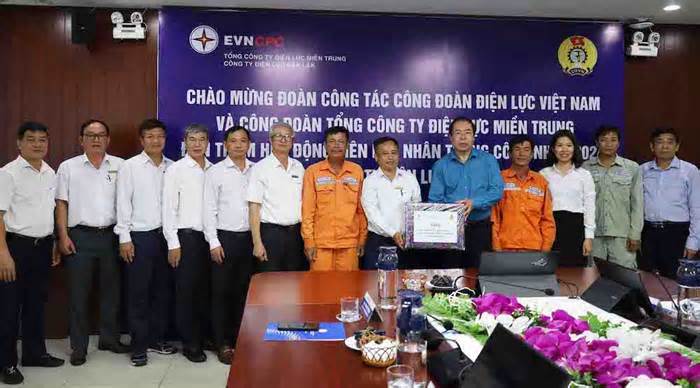 Công đoàn Điện lực Việt Nam động viên người lao động Điện lực Đắk Lắk