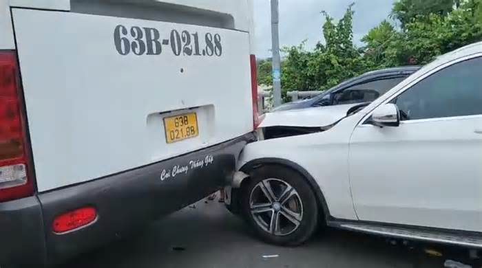 Tai nạn liên hoàn giữa 5 ôtô ở TP Phan Thiết, kẹt xe kéo dài hơn 3 km