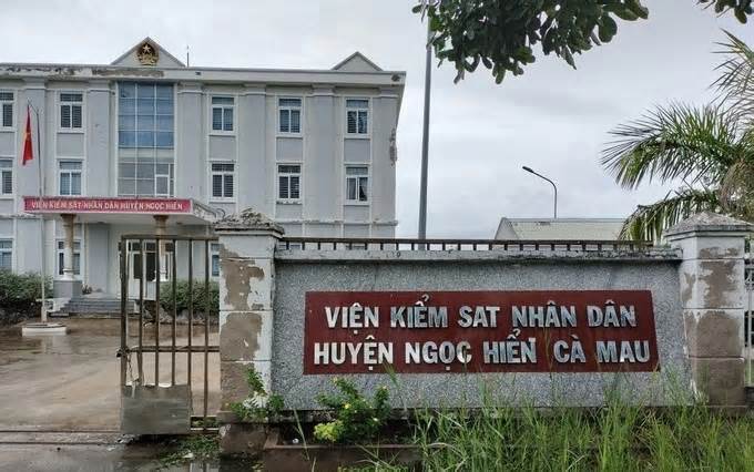 Bản tin 8H: Phó Viện trưởng VKSND huyện từng bị tố ‘vòi tiền’ xin thôi chức