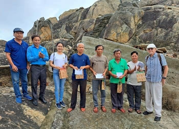 Quảng Nam tặng quà người lao động bảo vệ tổ yến ở Cù Lao Chàm