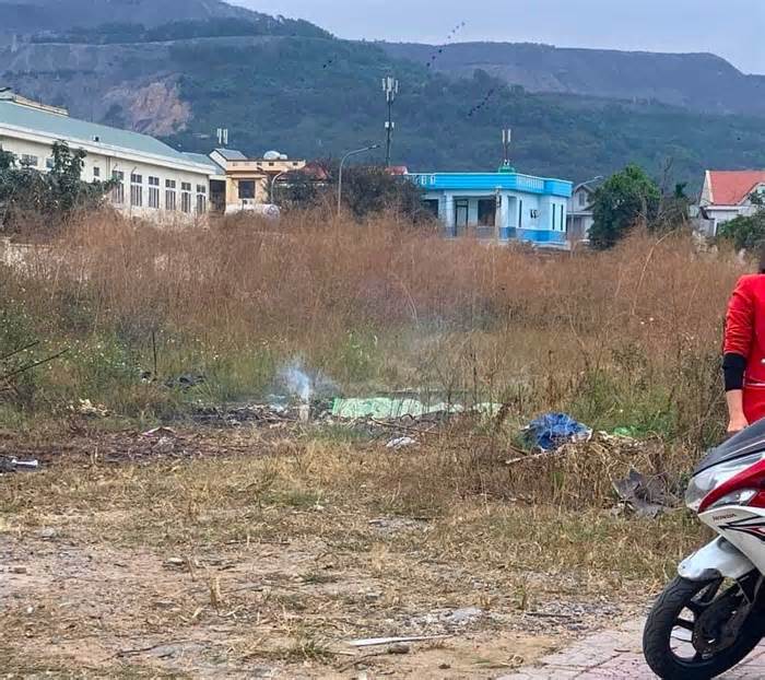 Người đàn ông tự thiêu trong bãi đất trống ở Quảng Ninh