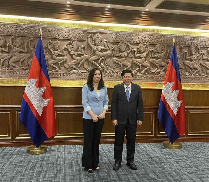 Thứ trưởng Lê Thị Thu Hằng thăm và làm việc tại Campuchia