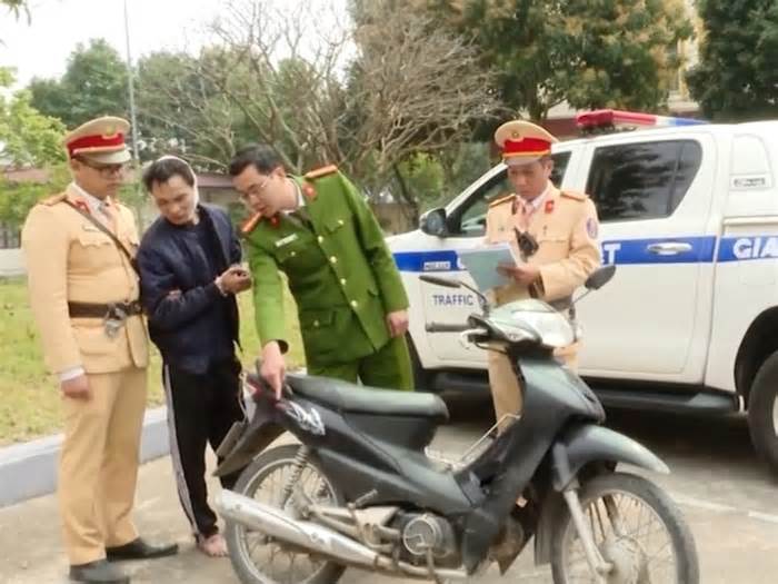 Cảnh sát giao thông Ninh Bình bắt giữ đối tượng cướp xe máy của học sinh