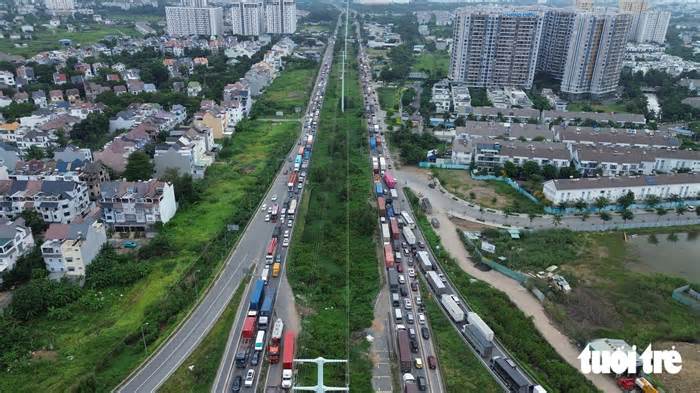 Ngày đầu nghỉ lễ 2-9, cao tốc TP.HCM - Long Thành kẹt 10km, đường Võ Chí Công đứng hình