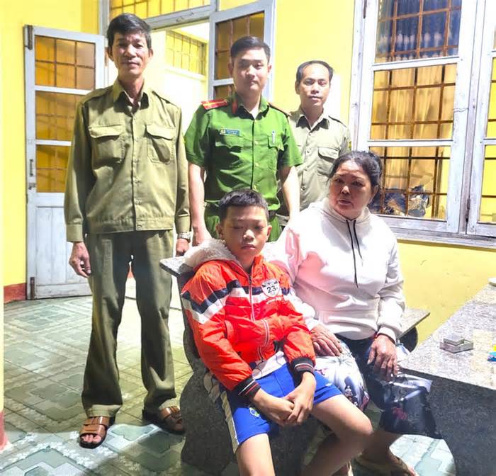 Cậu bé 10 tuổi đạp xe từ Phú Yên muốn vào Bình Dương để gặp mẹ đi làm xa không về Tết