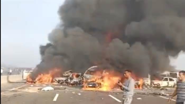 Ô tô rò rỉ dầu trên đường cao tốc gây tông xe liên hoàn, 35 người chết thảm