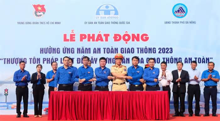 Camera an toàn giao thông lan tỏa văn hóa, phê bình thói xấu