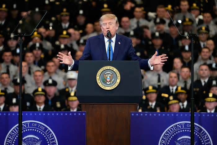 Bộ máy quan chức quy tụ giới siêu giàu dưới thời ông Trump