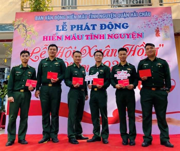 Cán bộ, đoàn viên biên phòng Đà Nẵng hiến máu tình nguyện dịp cận Tết
