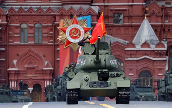 Tổng thống Nga cảm ơn lãnh đạo Lào vì đã tặng xe tăng T-34