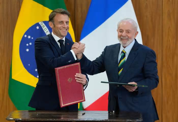 Pháp đề nghị giúp Brazil phát triển tàu ngầm hạt nhân