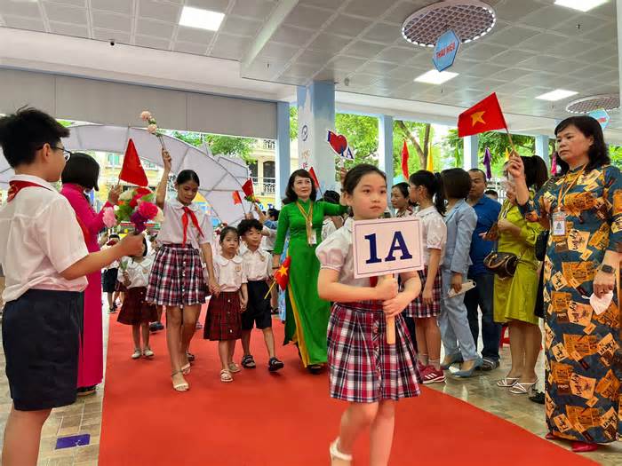 Lưu ý 'vàng' khi tuyển sinh đầu cấp ở Thủ đô: Thoát cảnh nộp giấy xác nhận cư trú