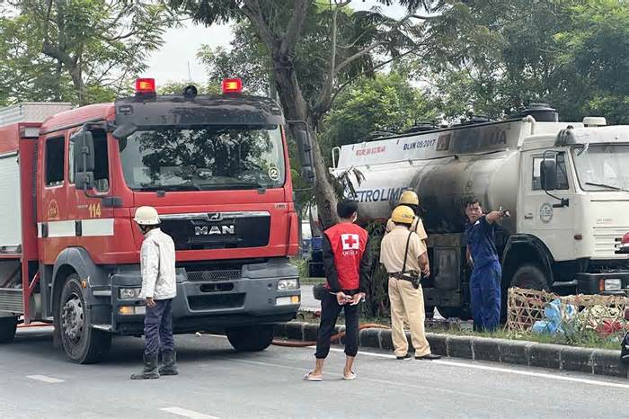 Cháy xe bồn trên đại lộ Nguyễn Văn Linh ở TPHCM