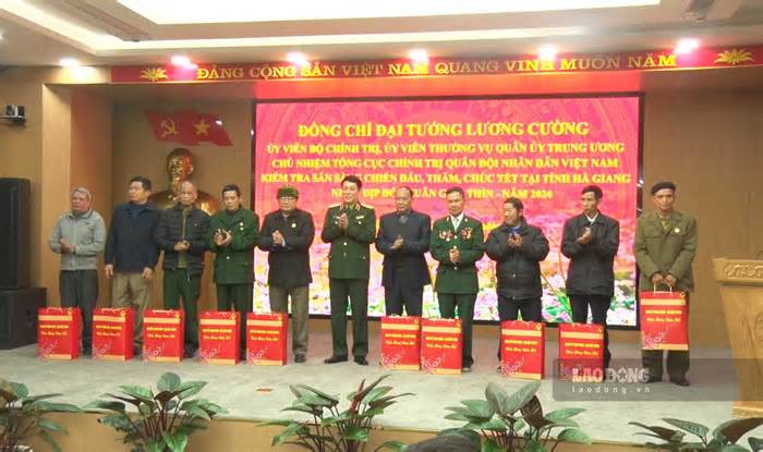 Đại tướng Lương Cường trao quà Tết tại tỉnh Hà Giang