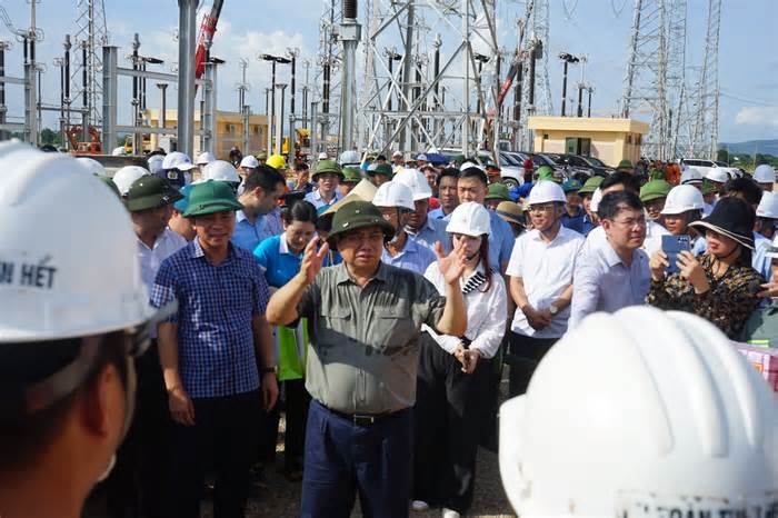 Thủ tướng Phạm Minh Chính kiểm tra dự án đường dây 500 kV mạch 3 tại Thanh Hóa
