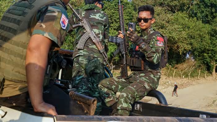 Quan chức chính quyền quân sự Myanmar sơ tán khỏi thành phố quan trọng sát Thái Lan