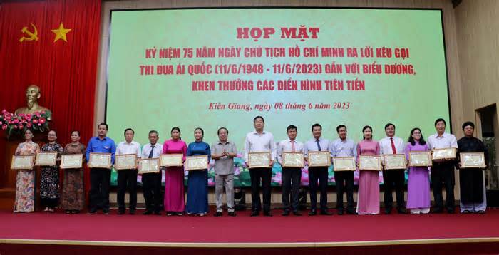 Kiên Giang khen thưởng 62 điển hình trong phong trào thi đua ái quốc