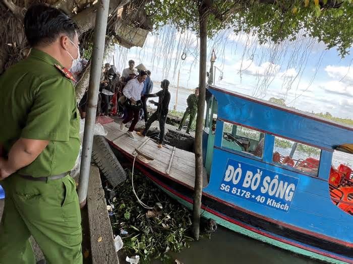 Sẽ xử lý, cưỡng chế tháo dỡ các bến thủy nội địa hoạt động không phép ở TPHCM