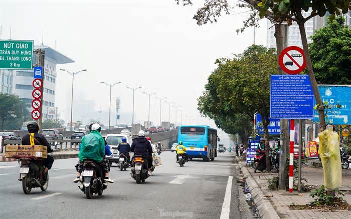 Biển chỉ dẫn giao thông 'nhiều chữ' đánh đố người đi đường