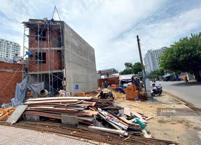 Cử tri phản ánh còn chồng chéo trong cấp giấy phép xây dựng