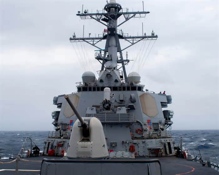 Mỹ lên tiếng vụ tàu chiến bị Trung Quốc xua đuổi ở Biển Đông