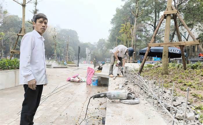 Hà Nội: 'Gọt, sửa' bê tông vườn hoa Hàng Đậu sau khi được góp ý