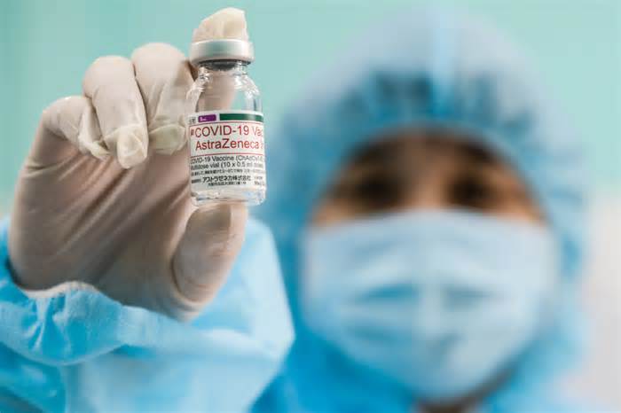 Có nên xét nghiệm tìm 'cục máu đông' sau tiêm vaccine Covid?