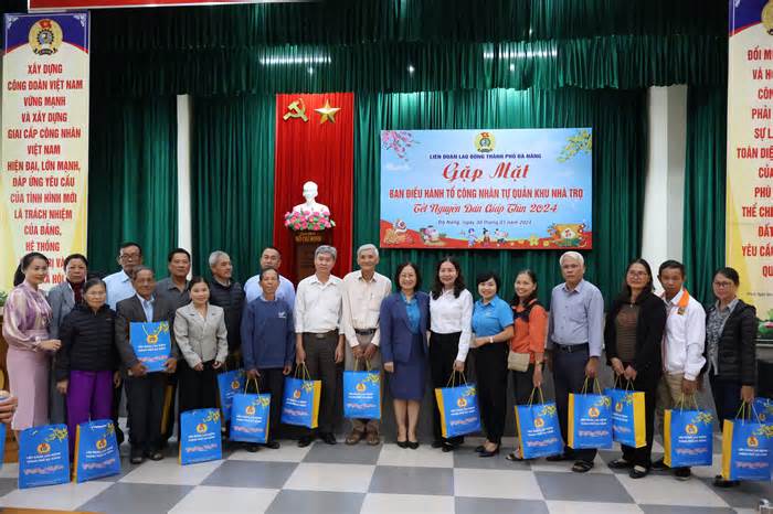 67 suất quà tặng Ban điều hành Tổ công nhân tự quản khu nhà trọ Đà Nẵng