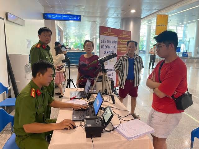 Công an TPHCM tổ chức cấp căn cước tại Sân bay Tân Sơn Nhất