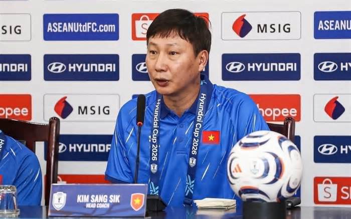 Phóng viên Hàn Quốc cảm kích sự thân thiện của HLV Kim Sang Sik