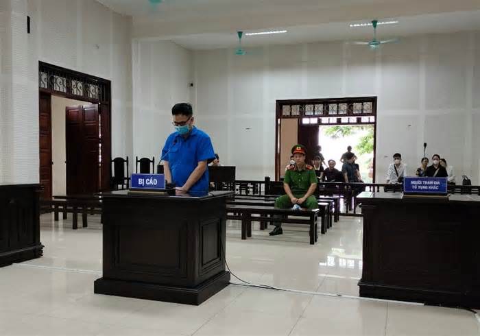 15 năm tù cho kẻ làm giả bìa đỏ chiếm đoạt hơn 1,4 tỉ đồng ở Quảng Ninh