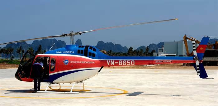 Vụ trực thăng rơi ở vịnh Hạ Long: Đưa thi thể 2 nạn nhân lên bờ