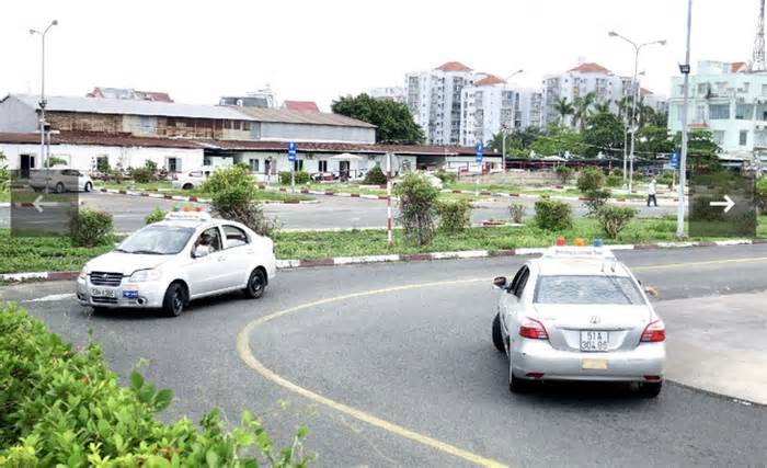 Người đi học lái ô tô mất tiền oan, Sở Giao thông vận tải TP.HCM khuyến cáo