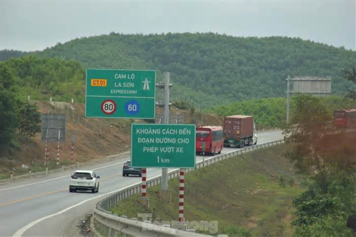 Để hạn chế nguy cơ gây tai nạn trên cao tốc Cam Lộ - La Sơn: Sẽ điều chỉnh phương án giao thông
