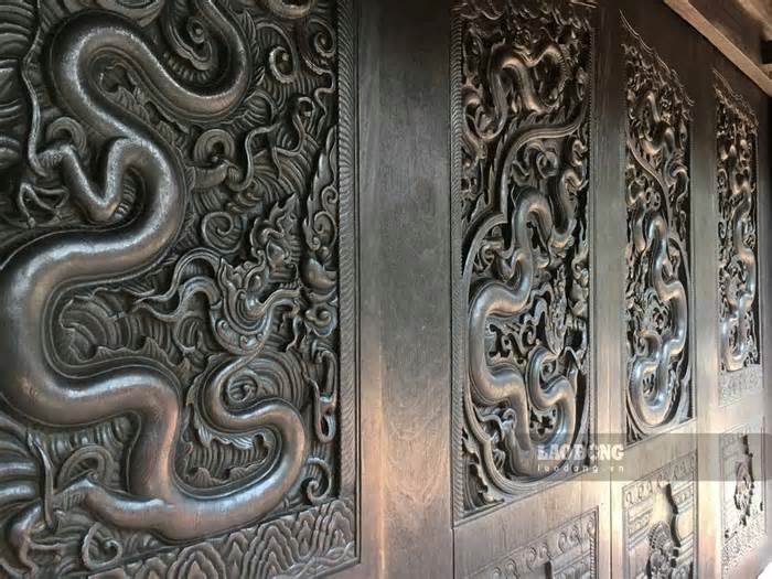 Ngắm bộ cánh cửa chạm hình rồng bằng gỗ lim nguyên khối ở Nam Định