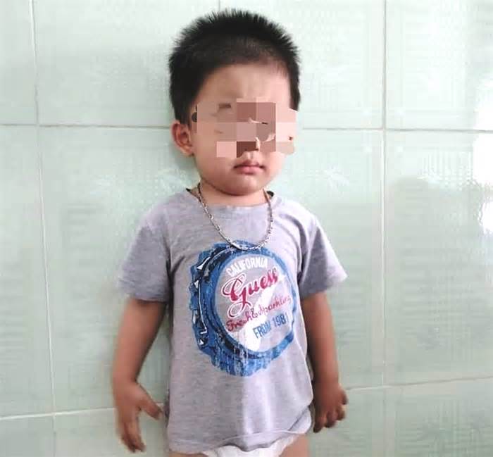 Bé trai 2 tuổi bị bỏ rơi trước cổng Tuệ Tĩnh đường ở Huế