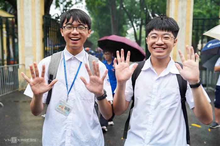 Thủ khoa thi lớp 10 ở Hà Nội đạt 48,5/50 điểm