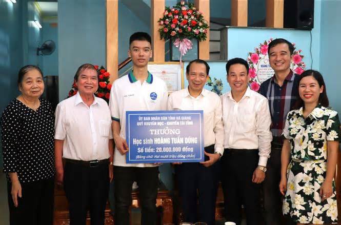 Tỉnh Hà Giang khen thưởng học sinh dự thi Olympic Toán Quốc tế