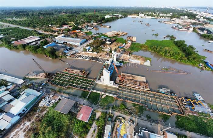 Nhiễm mặn ảnh hưởng hơn 100.000 hộ dân ở Bến Tre, Tiền Giang